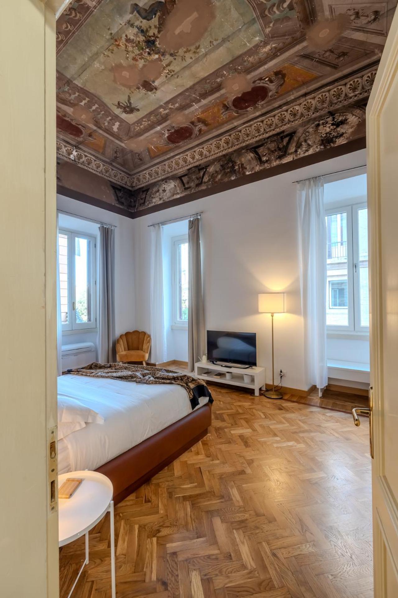 Appartamento Storico In Zona Barberini โรม ภายนอก รูปภาพ
